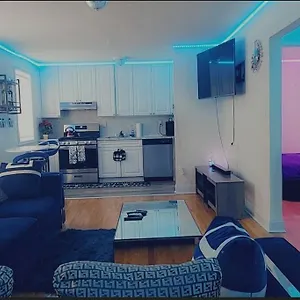 Townhouse In Oakland Gardens Apartment
